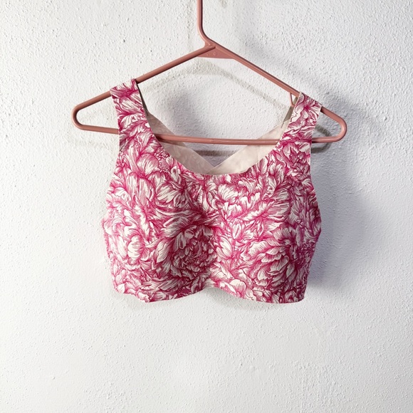 lululemon athletica Other - Lululemon Athletica Pink and White Patterned sports bra size 38D